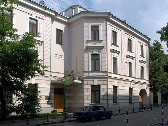 Шестнадцать африканских студентов устроили погром в посольстве Нигерии в Москве
