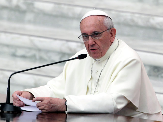 В разговоре с ним понтифик заявил, что Римско-католическая церковь должна отказаться от центральной роли Ватикана. По мнению папы, в этом - главный смысл преобразования Римской курии