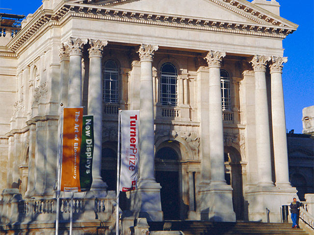 Экспозиция "Атака на искусство: история британского иконоборчества" открывается сегодня в знаменитой лондонской галерее Тейт Британия