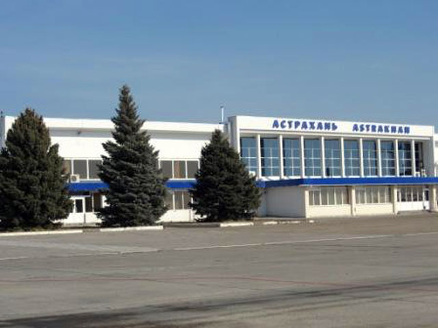 Самолет из Москвы, летевший в Азербайджан, вынужденно сел в Астрахани из-за пьяного дебошира-иностранца