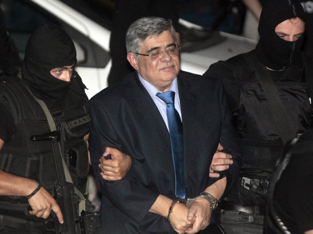 Лидер греческой ультраправой партии "Хриси Авги" ("Золотая заря") Николаос Михалолиакос, обвиняемый в создании преступной организации, заключен в тюрьму до решения суда