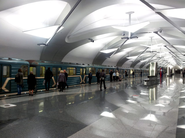 Сбой в движении поездов произошел на "желтой" ветке метро Москвы в четверг утром из-за поломки состава