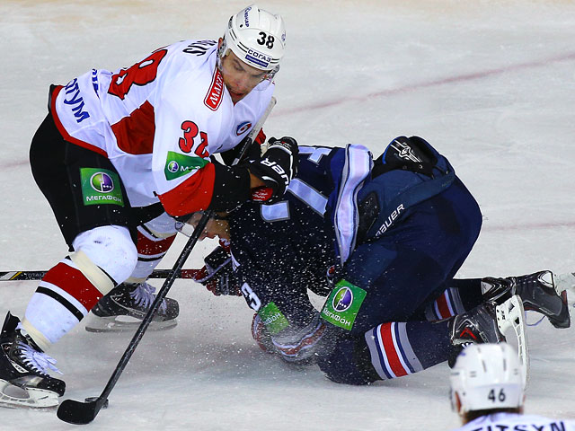 Хоккеисты магнитогорского "Металлурга" одержали седьмую победу подряд в регулярном чемпионате КХЛ, одолев челябинский "Трактор" в уральском дерби со счетом 3:0