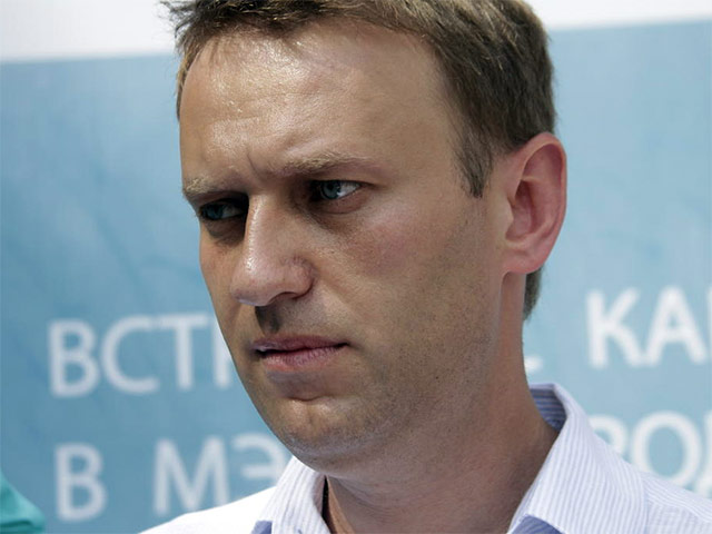 Социологи "Левада-центра" опубликовали данные исследования о результатах выборов президента Российской Федерации, если бы они состоялись в сентябре и оппозиционер Алексей Навальный неожиданно сравнялся с премьер-министром Дмитрием Медведевым