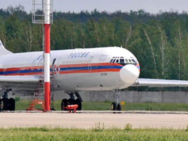 Самолет МЧС, на борту которого находятся сотрудники посольства РФ в Ливии и члены их семей, вылетел из Туниса в Москву
