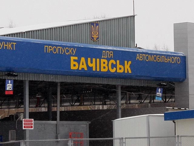 Мужчина, в ночь на пятницу совершивший самоподрыв во время проверки документов на украинском пограничном пункте "Бачевск", является гражданином России