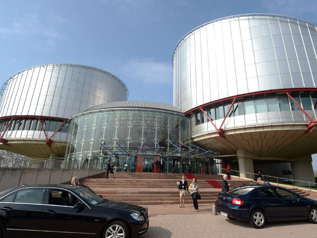 Европейский суд по правам человека (ЕСПЧ) в Страсбурге обязал Россию выплатить оппозиционеру и бывшему чемпиону мира по шахматам Гарри Каспарову 10 тысяч евро