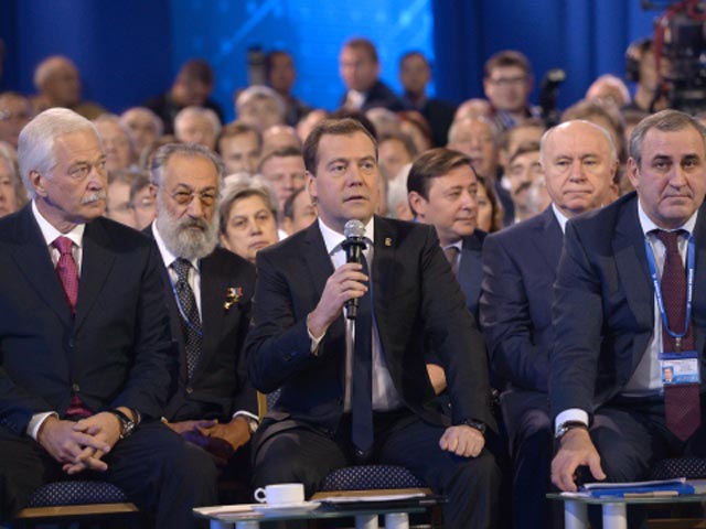 Премьер Дмитрий Медведев выступил на съезде партии "Единая Россия", которую он возглавляет
