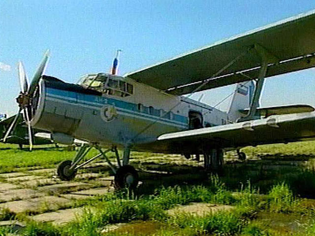 Самолет Ан-2 вынужденно сел в Белгородской области. Двигатель отказал, самолет загорелся