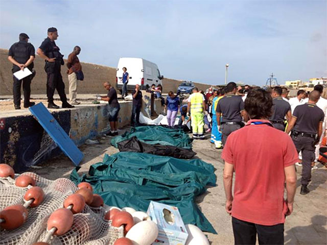 Уже 160 тел мигрантов найдено спасателями у берегов итальянского острова Лампедуза на месте крушения судна, перевозившего беженцев из Африки