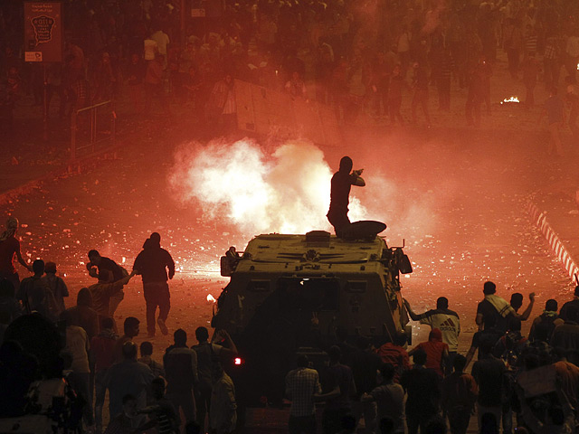 По меньшей мере 50 человек убиты и десятки получили ранения в Египте в столкновениях между полицией и сторонниками свергнутого президента Мухаммеда Мурси