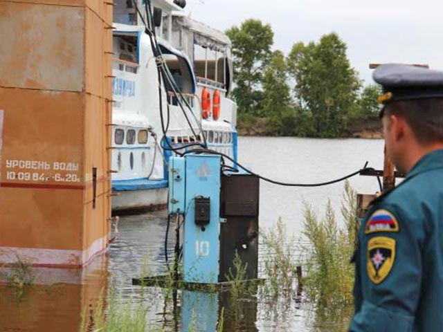 Уровень реки Амур в затопленном сильнейшим паводком Хабаровском крае постепенно снижается: у Хабаровска в понедельник утром он снизился до 391 сантиметра, у Комсомольска-на-Амуре - до 596 сантиметров