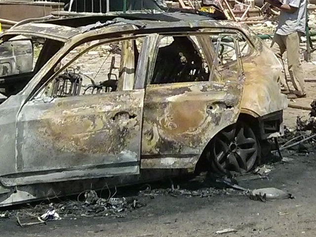 Начиненный взрывчаткой автомобиль протаранил в понедельник здание штаба группировки армии Египта в южной части Синайского полуострова