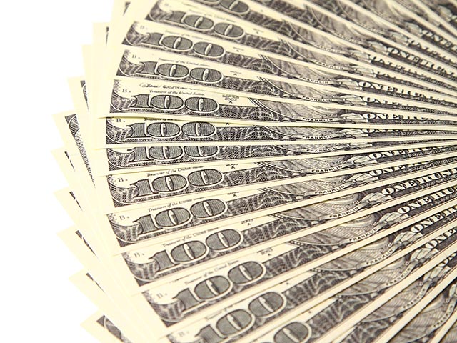 В США вводятся в обращение новые 100-долларовые банкноты