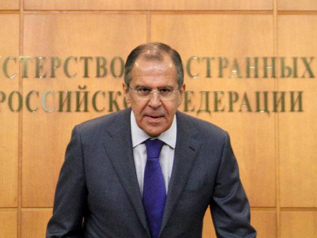 По словам главы МИДа, Россия не собирается общаться с сирийскими радикалами, но только с "правильной" оппозицией. Он также затронул тему договоренности по ядерной проблеме Ирана и "исключительности" США