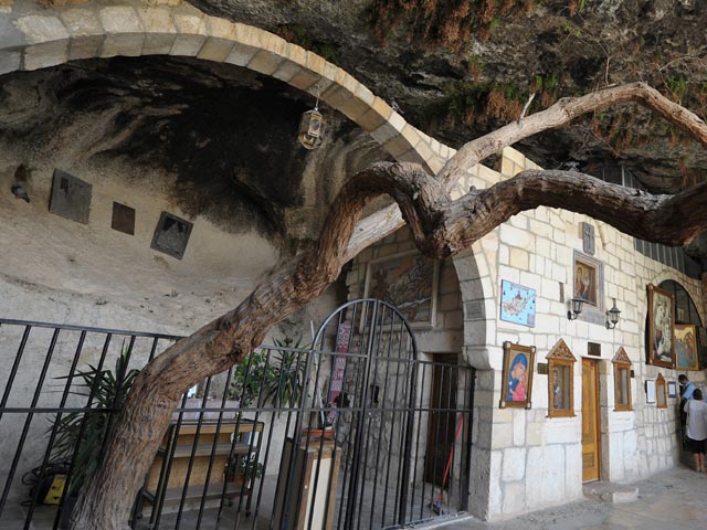 Древнейший христианский монастырь в Сирии, где остаются монахини и 40 сирот, находится в блокаде