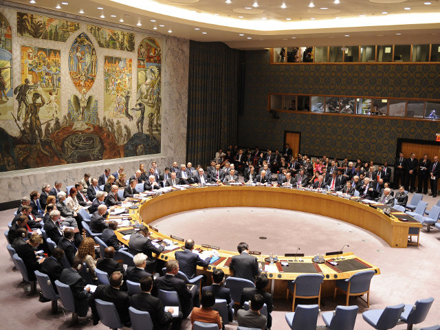 Совет Безопасности (СБ) ООН принял решение обойтись без резолюции по поводу предложений генерального секретаря всемирной организации Пан Ги Муна относительно уничтожения химического оружия в Сирии и "распространить специальное письмо"