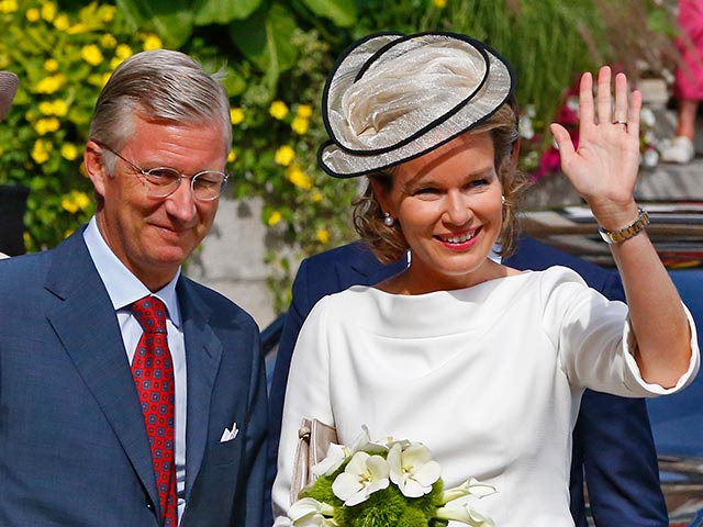Правда сам глава семьи - король бельгийцев Филипп - и его супруга королева Матильда под ограничения не попадут, поскольку конституция страны гарантирует монарху, что его дотации не могут облагаться налогами
