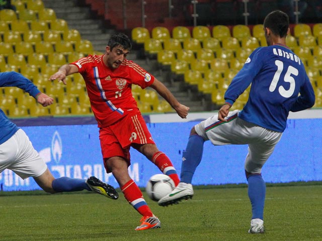 Александр Самедов в матче против сборной Азербайджана, 16 октября 2012 года
