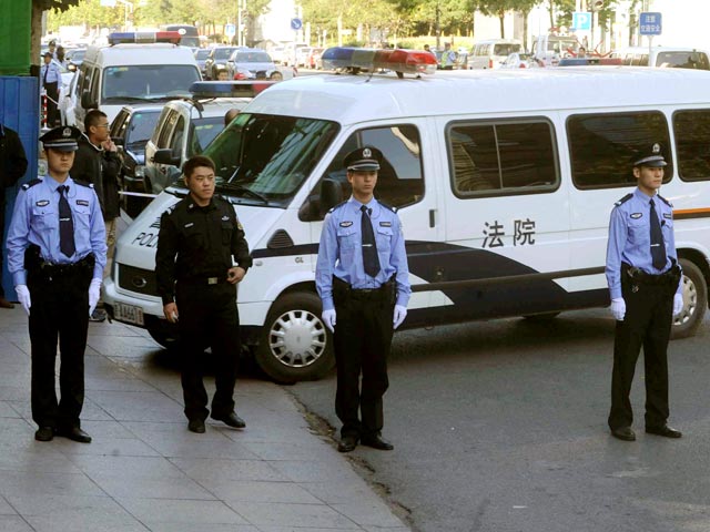 Шестеро высокопоставленных членов Коммунистической партии Китая приговорены к длительным срокам заключения за пытки, приведшие к смерти человека. Подсудимые признаны виновными и получили сроки от 4 до 14 лет заключения