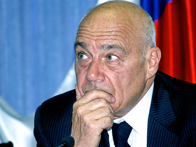 Известный журналист Владимир Познер внезапно отказался стать факелоносцем эстафеты Сочи-2014