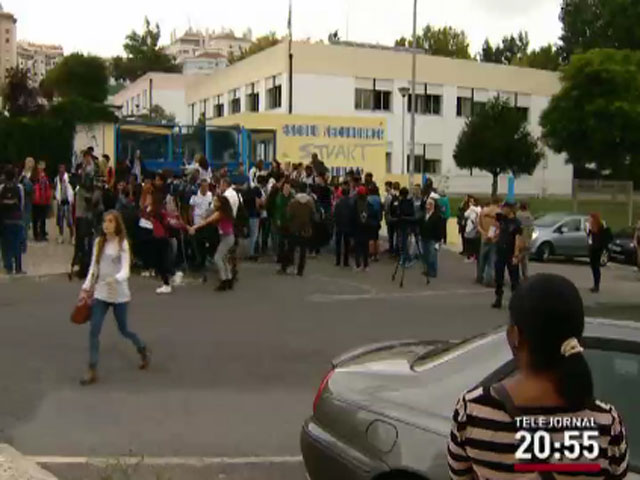 В Португалии школьник бросил в класс дымовую шашку и устроил резню: ранены 5 человек