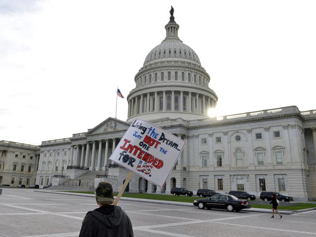 Демократы и республиканцы в Сенате Конгресса США фактически договорились о повышении потолка госдолга и возобновлении финансирования правительства, прерванного в начале октября