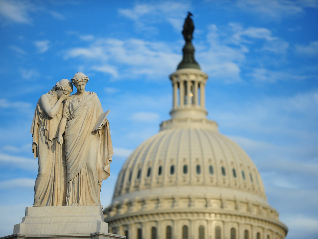 Сенат Конгресса США одобрил законопроект о повышении потолка госдолга и возобновлении финансирования правительства
