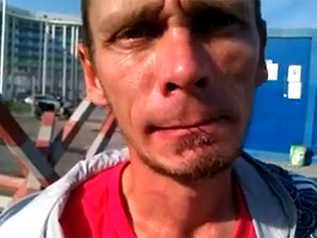 Житель Оренбурга зашил себе рот и встал в одиночный пикет в Олимпийском парке Сочи, требуя выплатить ему зарплату