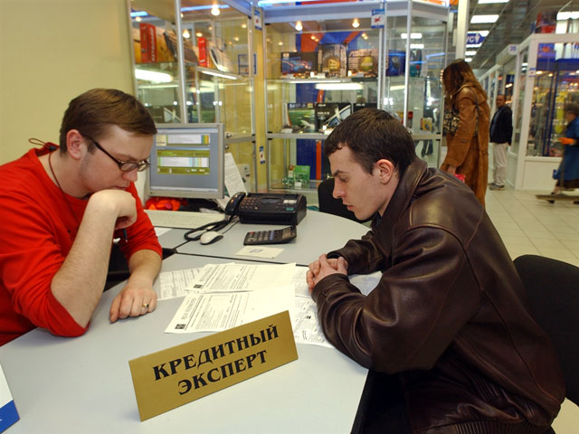 Опубликована первая масштабная оценка кредитной нагрузки на россиян: бедные платят больше всех