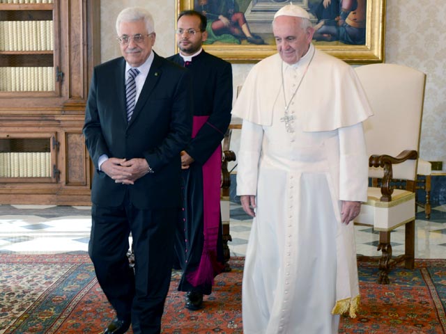 Папа Римский Франциск принял накануне в Ватикане президента Государства Палестина Махмуда Аббаса