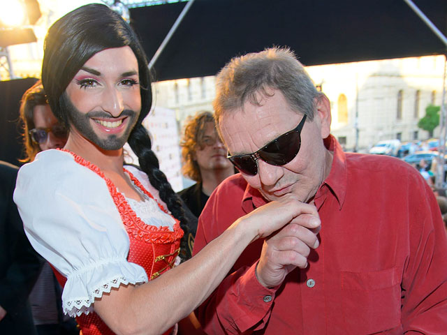 Жители Белоруссии не хотят, чтобы в их стране показывали выступление певца-трансвестита Кончиты Вурст из Австрии