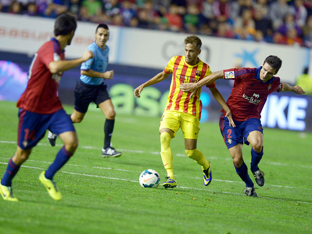 В девятом туре чемпионата Испании "Барселона" сыграла в гостях вничью с "Осасуной" со счетом 0:0