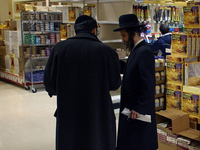 В днепропетровском центре "Менора" открылся первый в городе кошерный супермаркет "Food-market "Kosher De Luxe"