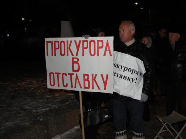Мэр Ангарска - города в Иркутской области - вышел на одиночный пикет и объявил бессрочную голодовку из-за "прокурорского беспредела"
