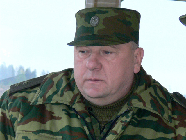Командующий Воздушно-десантными войсками (ВДВ) Владимир Шаманов в среду прибыл на закрытый полигон 714 воинской части N72231