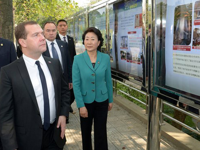 Премьер Дмитрий Медведев, находящийся с официальным визитом в КНР, в среду посетил Китайский университет науки и технологий и стал почетным профессором этого вуза