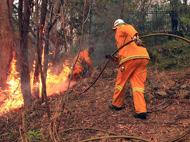 Причиной австралийских пожаров, которые бушуют в самом густонаселенном штате Новый Южный Уэльс, могли стать военные учения