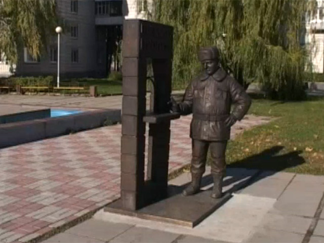 В закрытом городе Заречный Пензенской области почти закончено восстановление одного из главных элементов памятника пропуску - бронзовой мышки