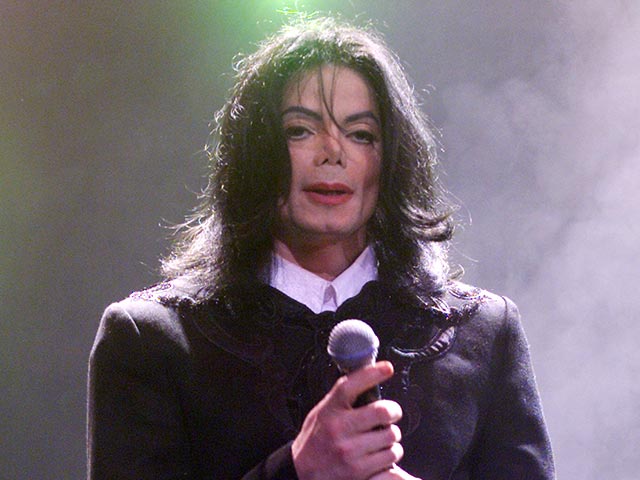 Согласно новому рейтингу Forbes, собравшему самых успешных в коммерческом плане покойных знаменитостей, поп-король Майкл Джексон за прошедший год заработал 160 млн долларов