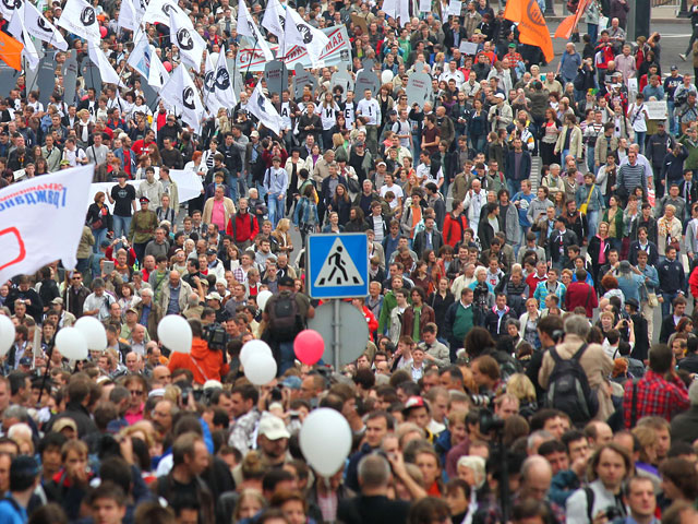 Власти Москвы разрешили провести шествие оппозиции 27 октября и, предварительно, марш националистов в Люблино