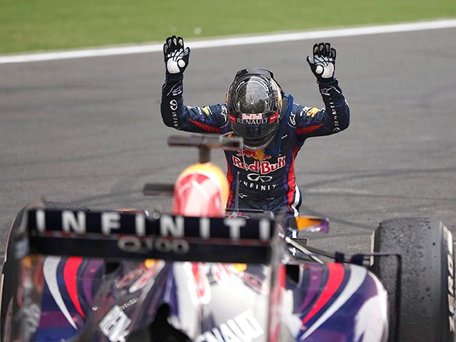 Феттель в четвертый раз подряд стал чемпионом "Формулы-1"