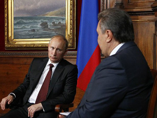 Неформальная встреча президента России Владимира Путина с его украинским коллегой Виктором Януковичем проходит в Сочи в воскресенье