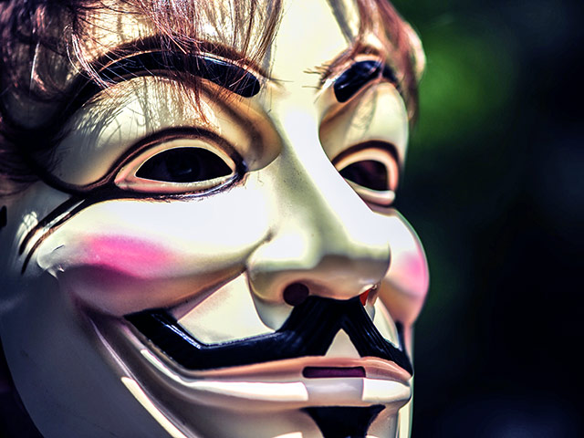 12-летний житель Канады признал себя виновным во взломе сайтов полиции Монреаля, Института здравоохранения Квебека и правительства Чили для международной группы хакеров из Anonymous