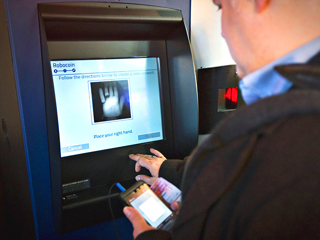 На этой неделе в одном из кафе в центре Ванкувера, столицы канадской провинции Британская Колумбия, начал работу первый в мире банкомат, продающий на наличные виртуальную валюту &#8211; биткоины (Bitcoin)