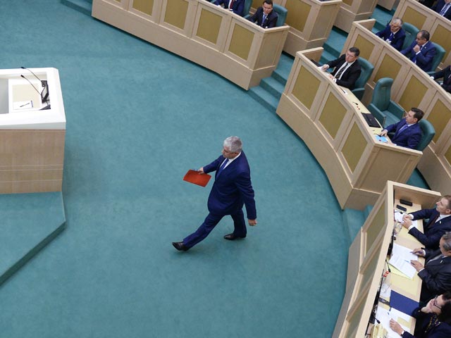 Министр внутренних дел РФ Владимир Колокольцев выступает на заседании Совета Федерации