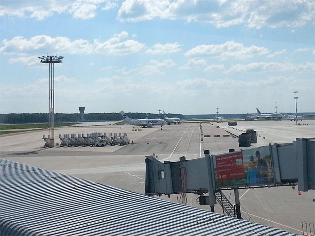 В московском аэропорту "Внуково" второй раз с начала недели сломался курсовой маяк