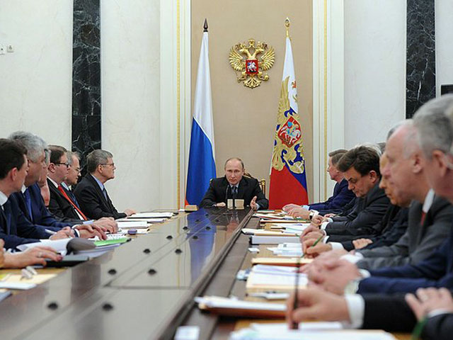 Президент Владимир Путин призвал наказывать руководителей госорганов, если среди их сотрудников будут замечены коррупционеры
