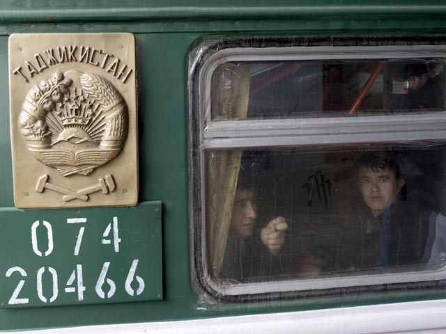Российские журналисты провели параллель между нападением 26 октября на поезд Москва - Душанбе в Воронежской области и предстоящими в Таджикистане выборами президента страны