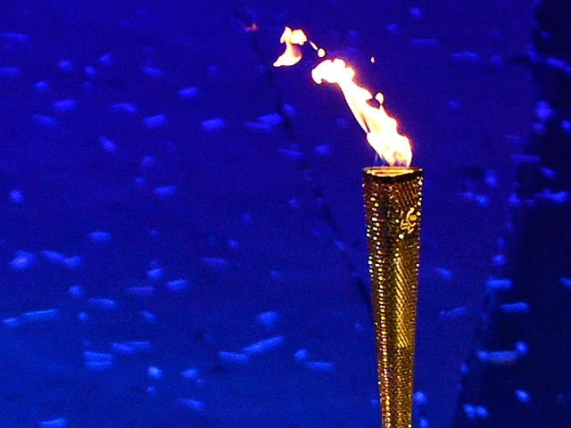 Британка через 30 лет узнала своего насильника среди тех, кто бежал с олимпийским факелом в руках